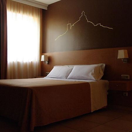 Hotel Solsona Centre Bagian luar foto