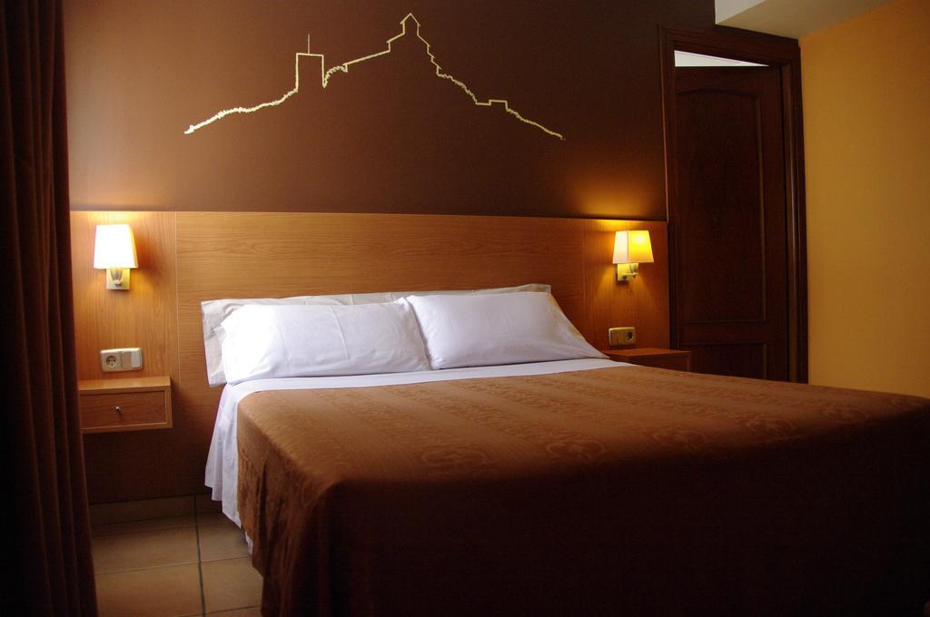 Hotel Solsona Centre Bagian luar foto