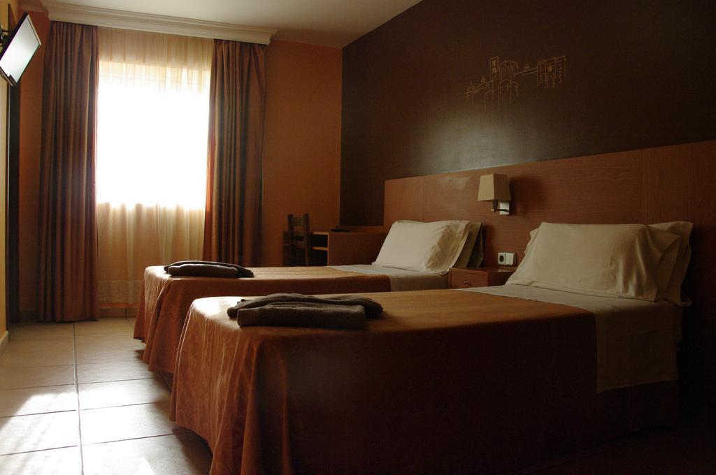 Hotel Solsona Centre Bagian luar foto