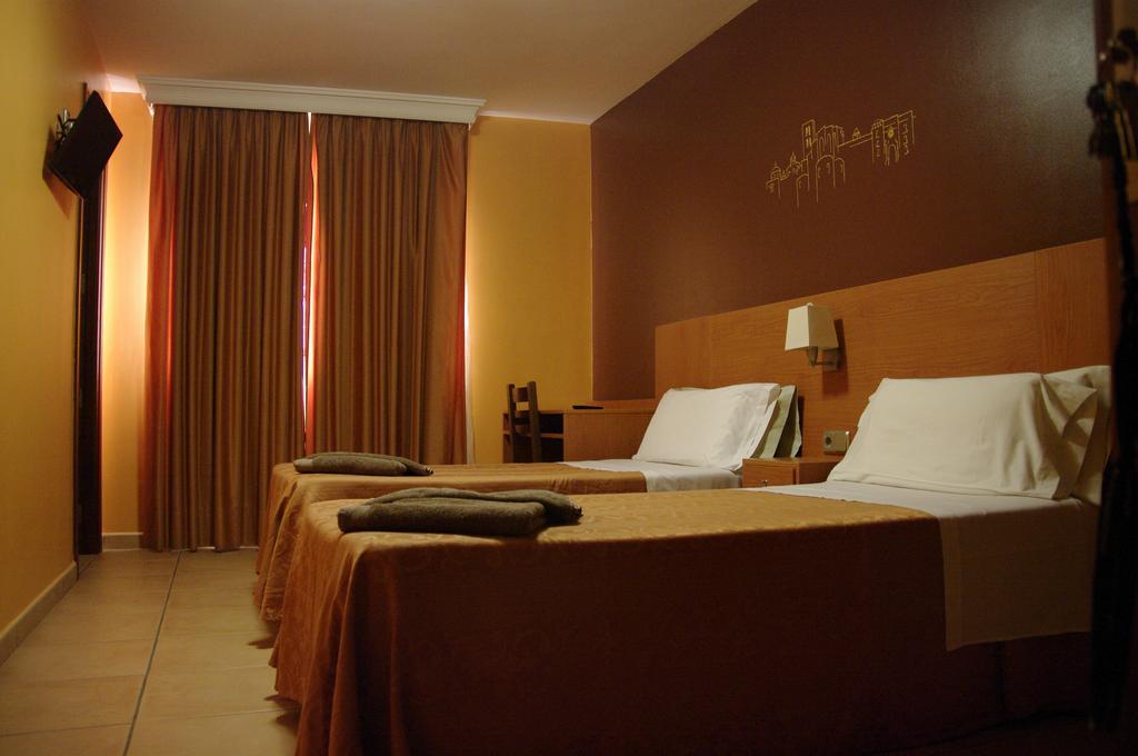 Hotel Solsona Centre Bagian luar foto